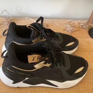 Black and gold puma running shoes no rips or stain